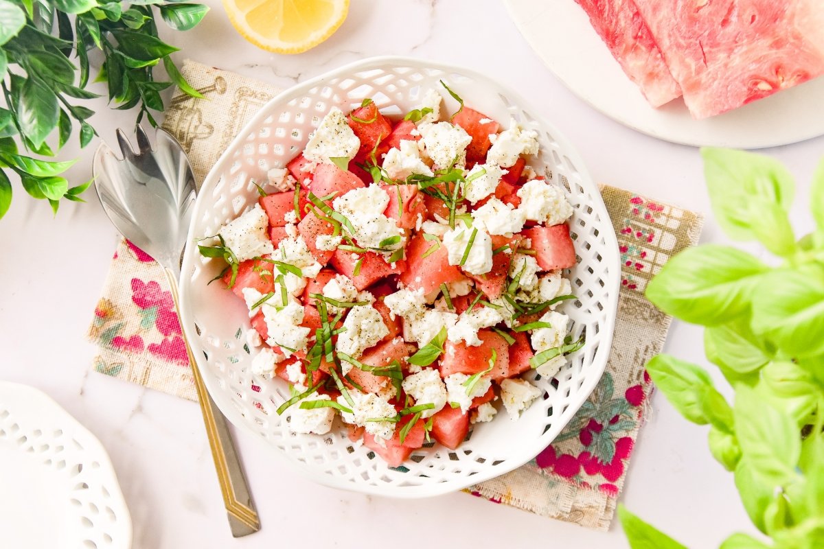 Ensalada de sandía con queso feta casera