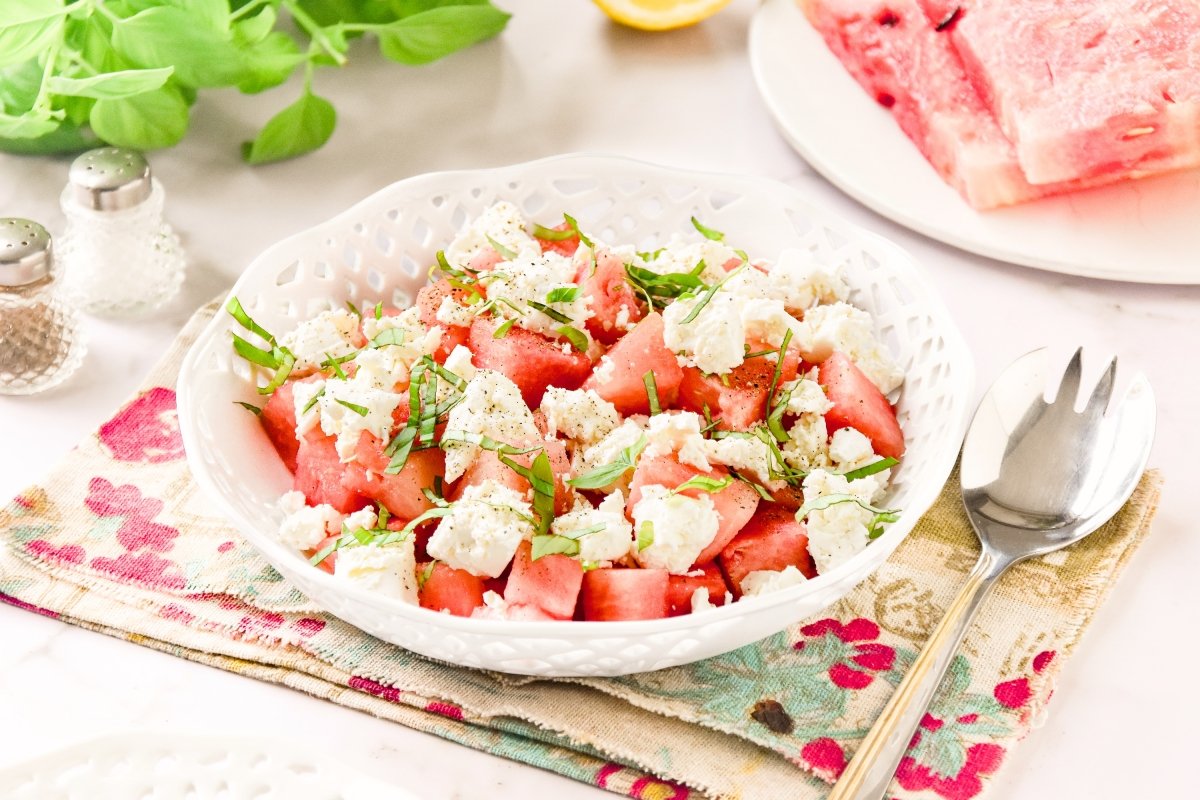 Ensalada de sandía con queso feta lista para comer