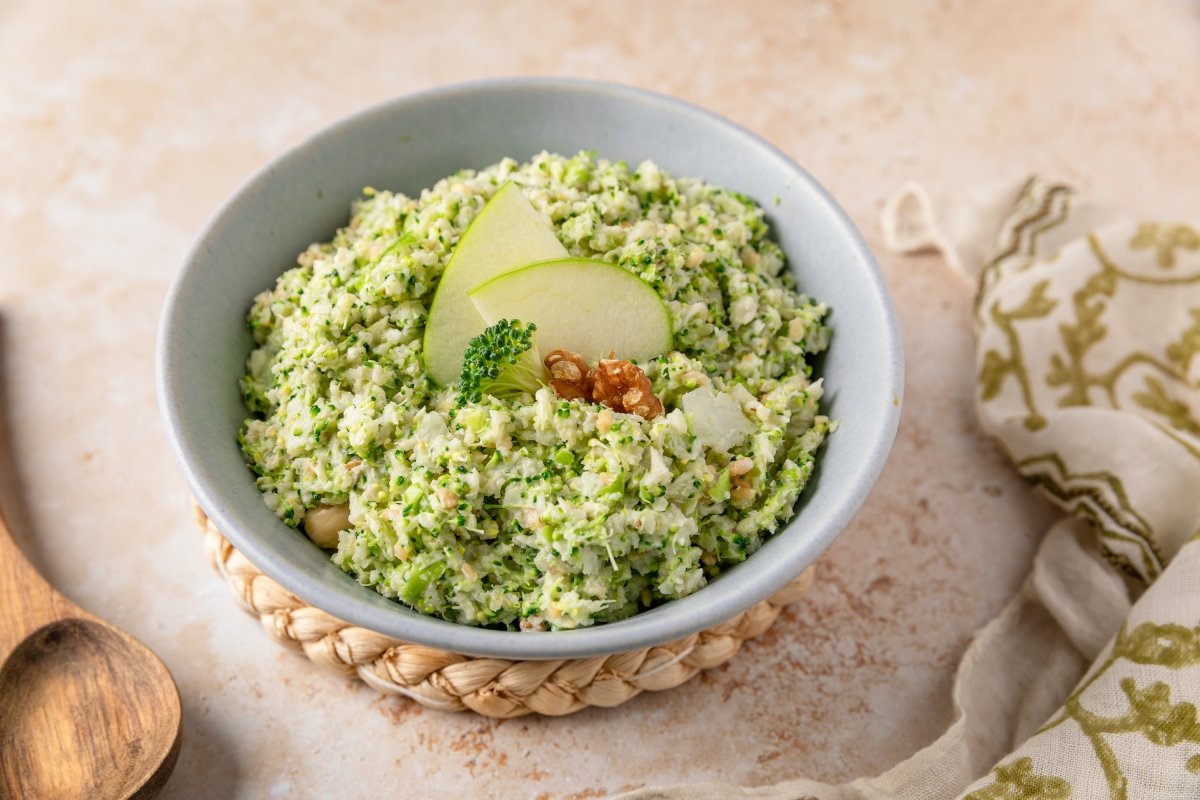 Ensalada rápida de brócoli en Thermomix servida