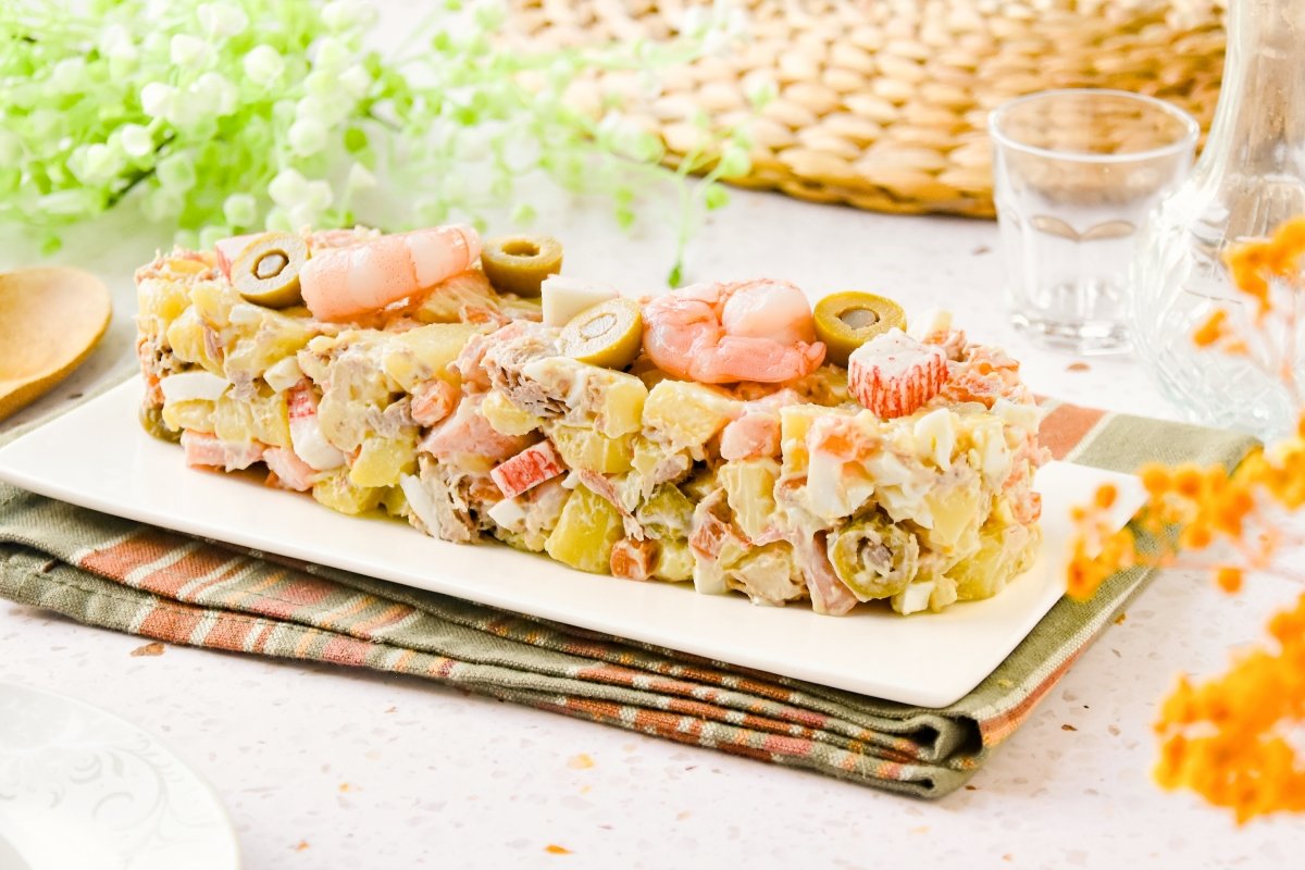 Ensaladilla de marisco lista para comer