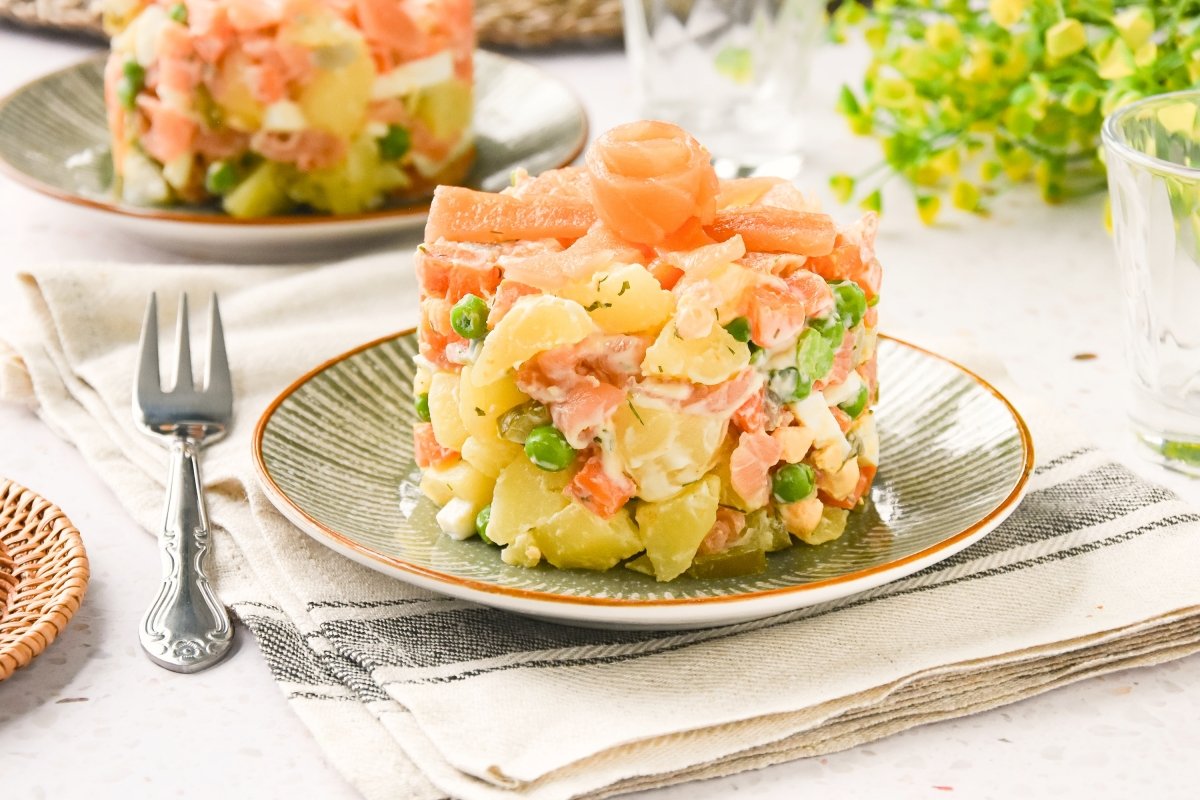 Ensaladilla de salmón lista para comer