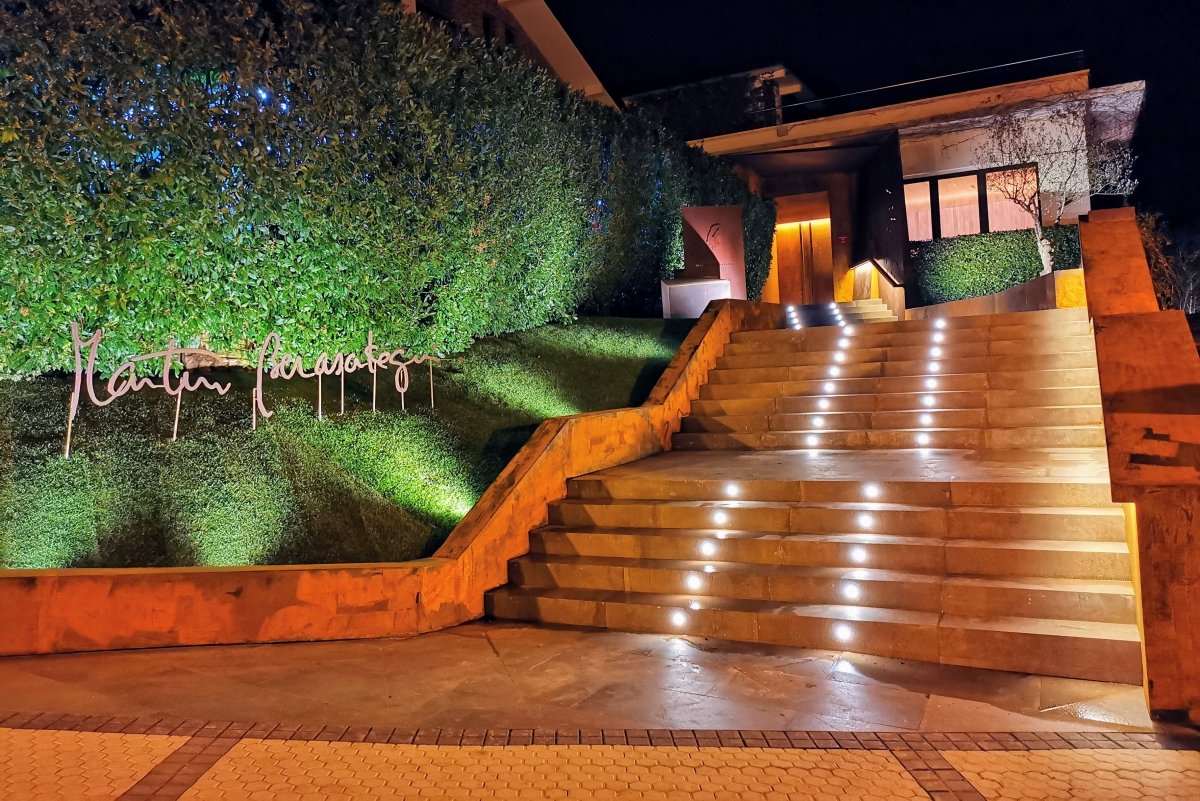 Entrada del restaurante Martín Berasategui