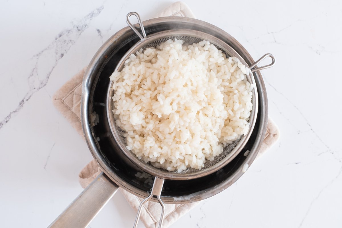 Escurrimos el arroz del gyudon