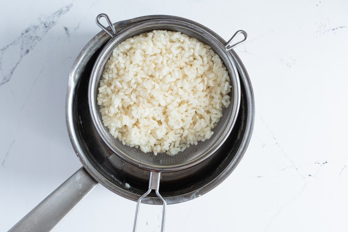 Escurrimos el arroz del tonkatsu