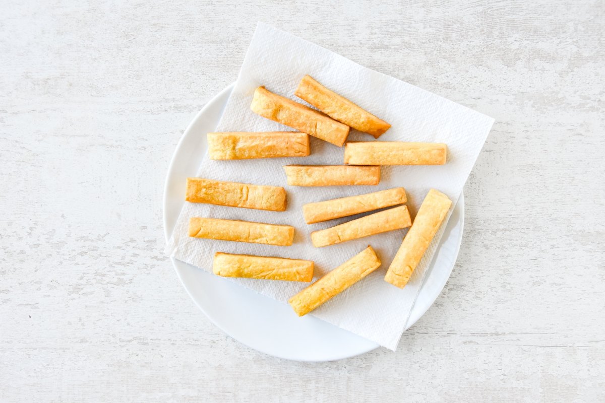 Escurrimos el panisse sobre papel de cocina