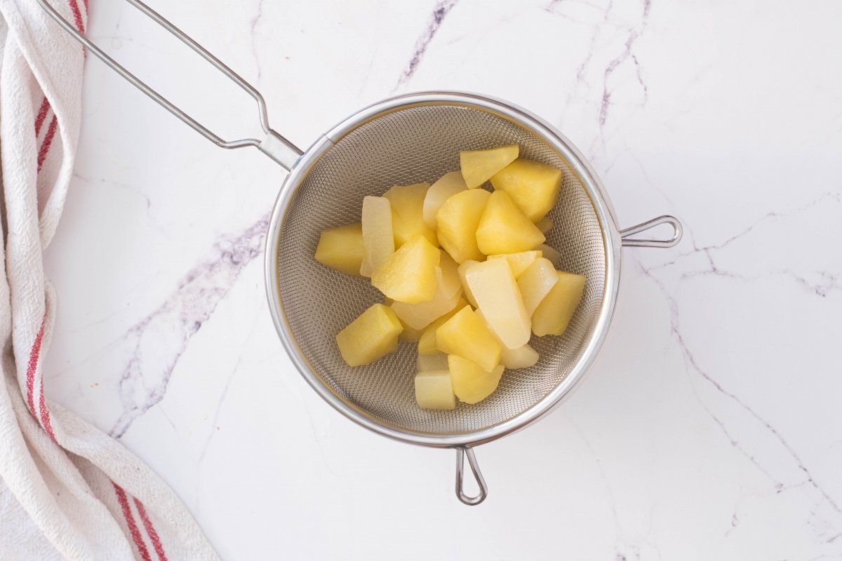 Escurrimos las frutas de la papilla de frutas