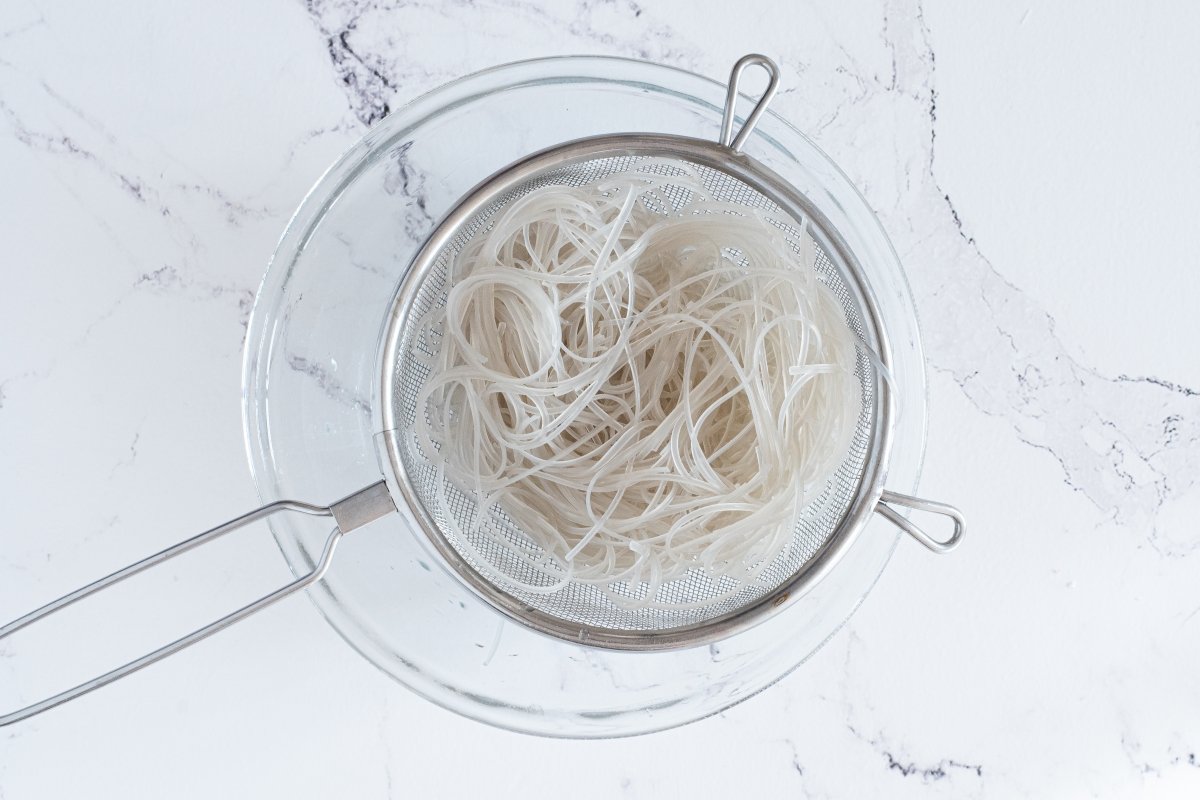 Escurrimos los fideos del mandu