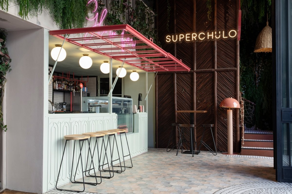 Espacio de barra de Superchulo donde disfrutar del mejor brunch en Madrid