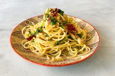 Espaguetis aglio e olio (ajo y aceite)