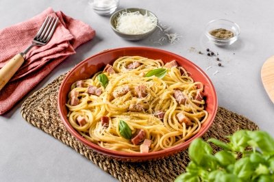 Espaguetis a la carbonara sin nata