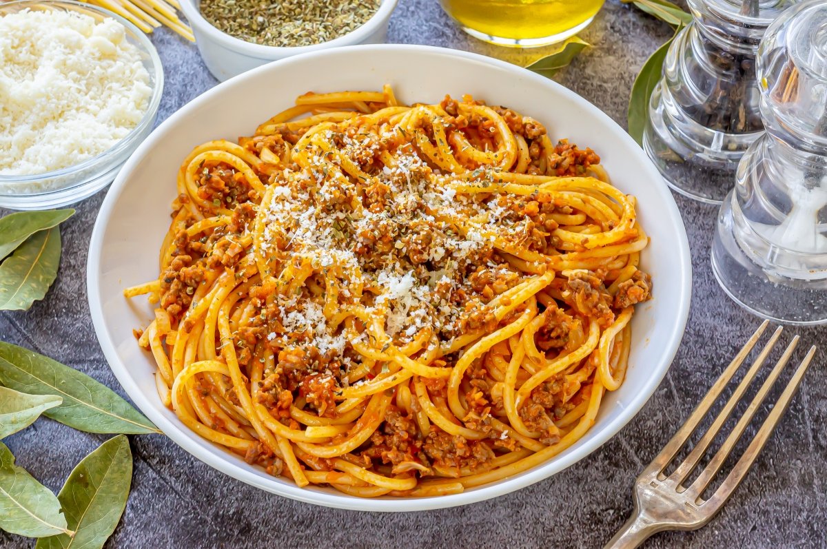 Espaguetis con carne picada y tomate