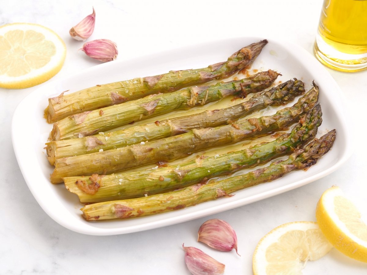 Espárragos al horno listos para servir