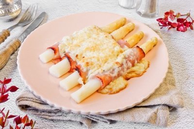 Espárragos blancos gratinados