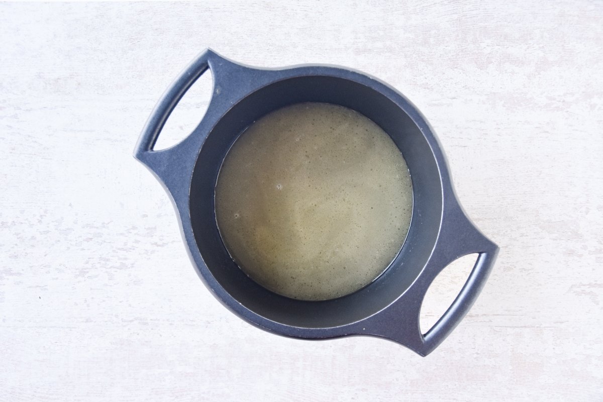 Espesamos el caldo con un roux