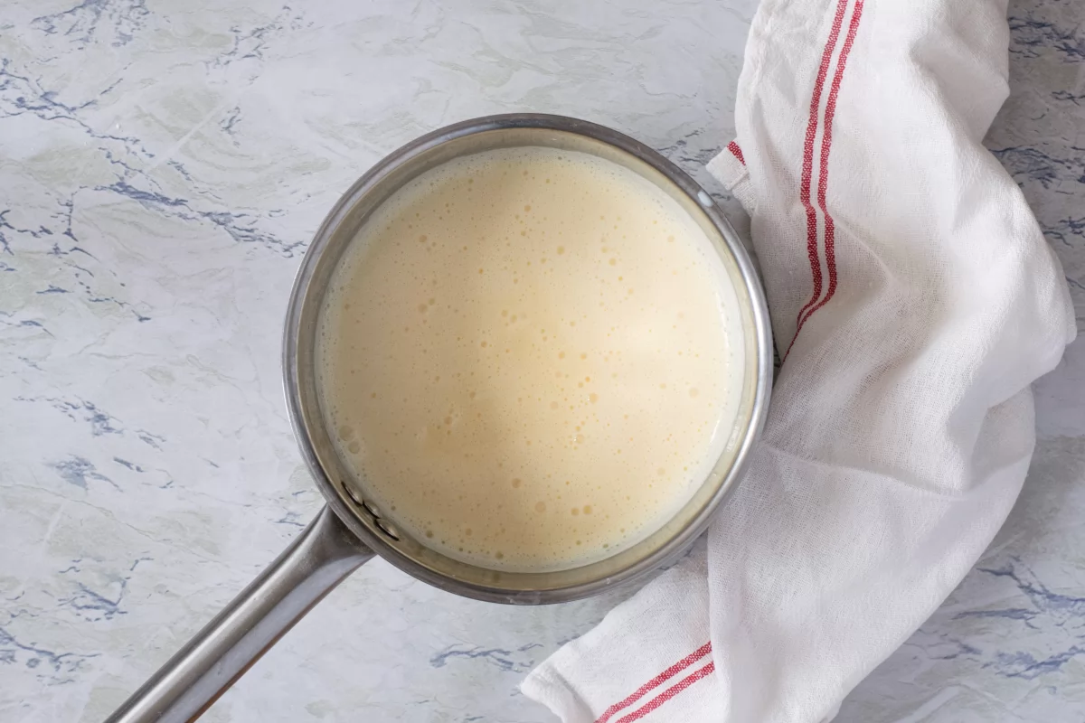 Crema catalana casera 6 Espesamos la crema catalana casera *