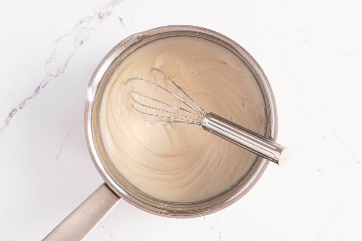 Espesamos la crema de horchata de la tarta de horchata y fartons