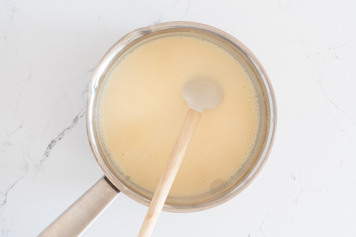 Espesamos la crema de la bougatsa