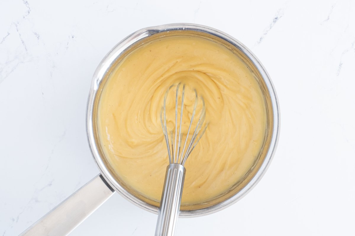 Espesamos la crema de las zeppole