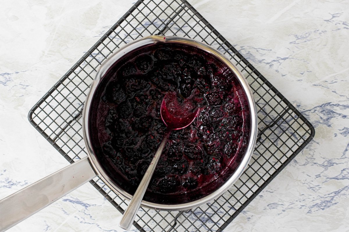 We thicken blackberry jam