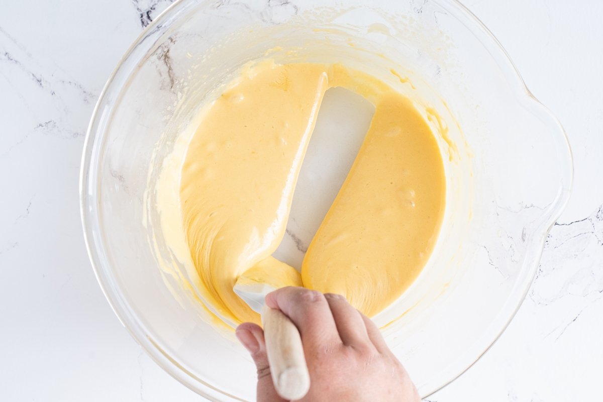 Espesamos la mezcla de los huevos mole