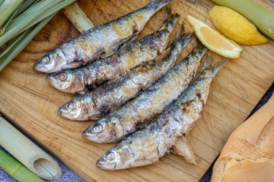 El espeto de sardinas, tradición a orillas del Mediterráneo