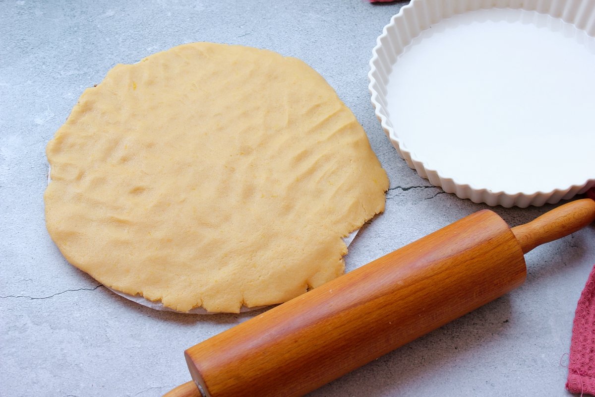 Rolling out the dough for the pasta frola base