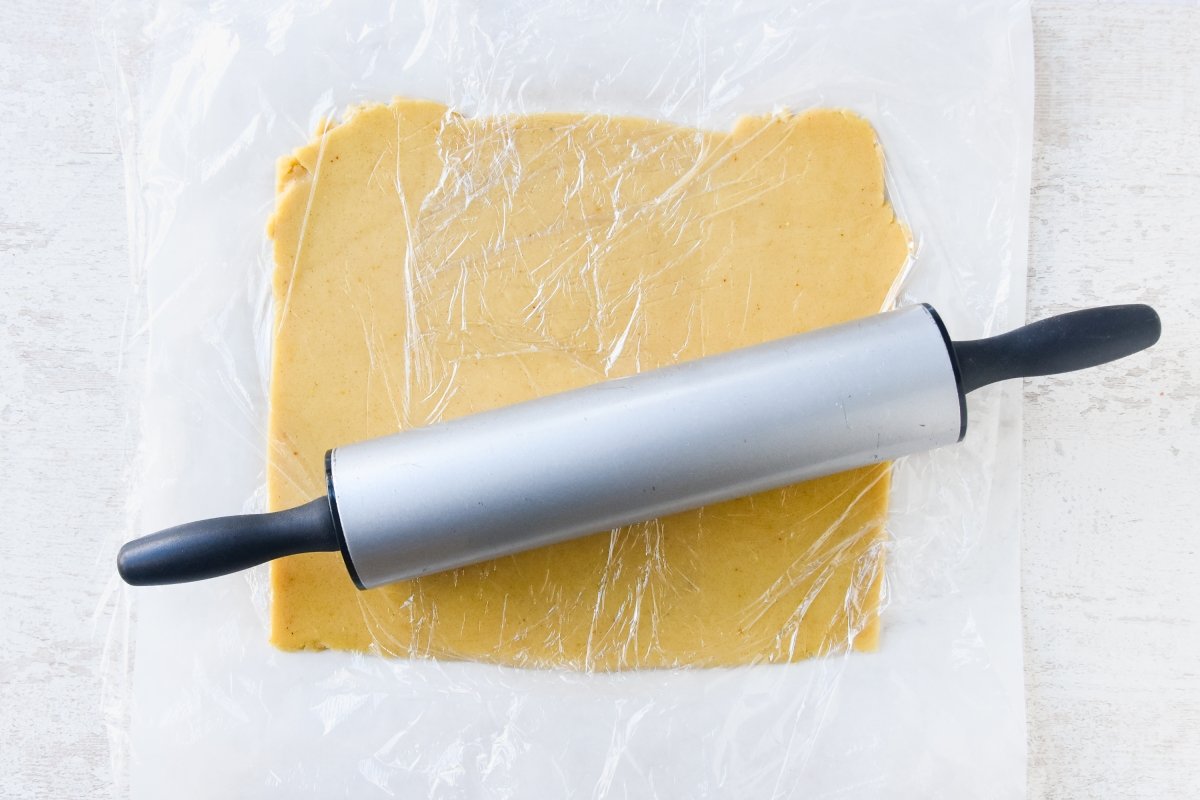 Estiramos la masa de las mailänderli