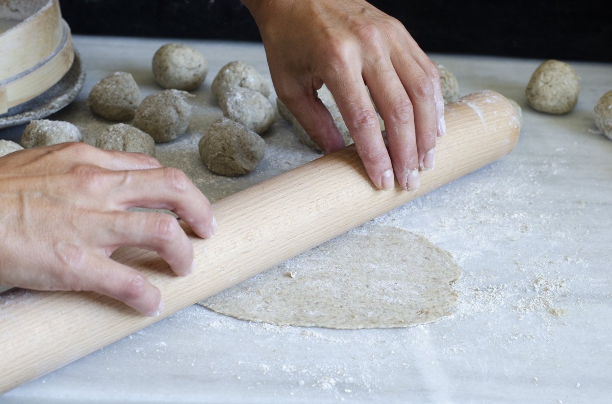 we stretch the dough of the Swedish breads with a rolling pin
