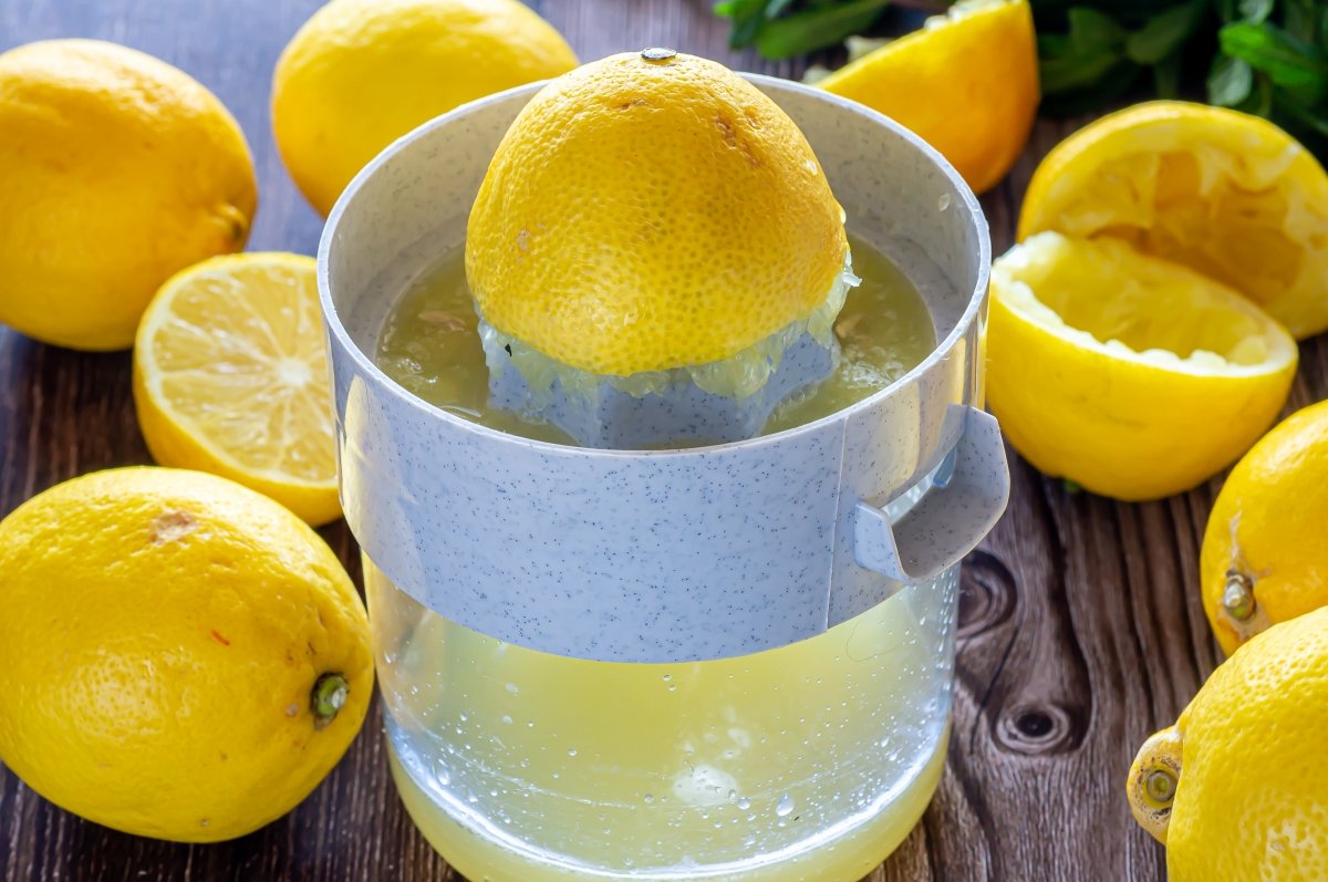 Exprimir los limones