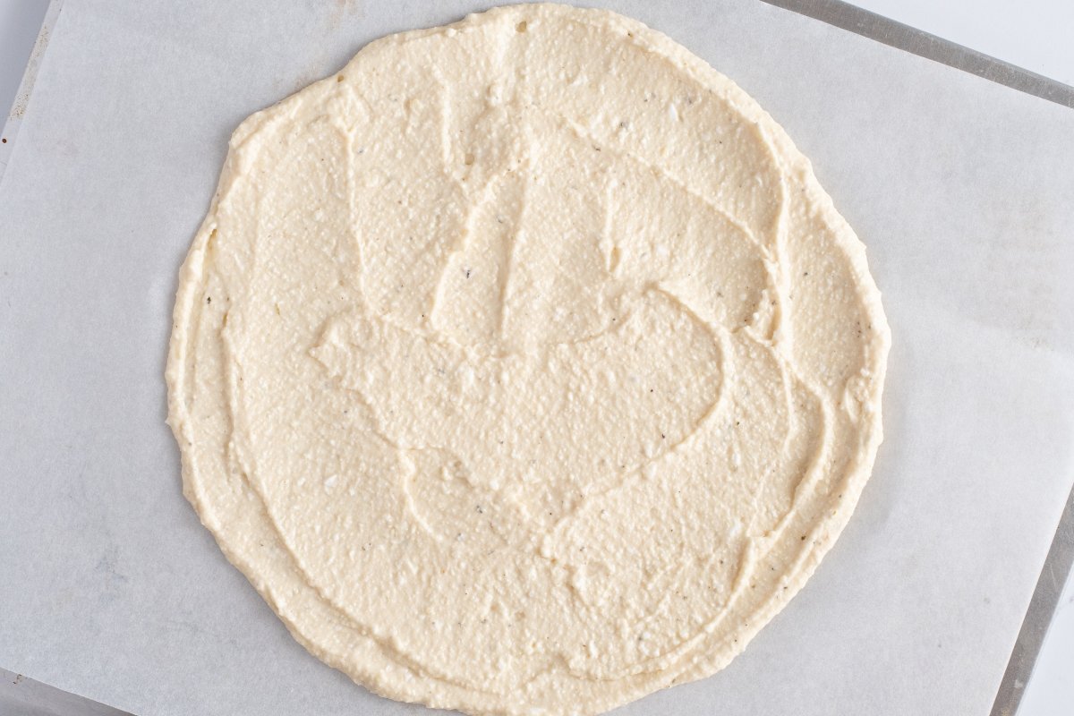 Extendemos la base de la pizza keto