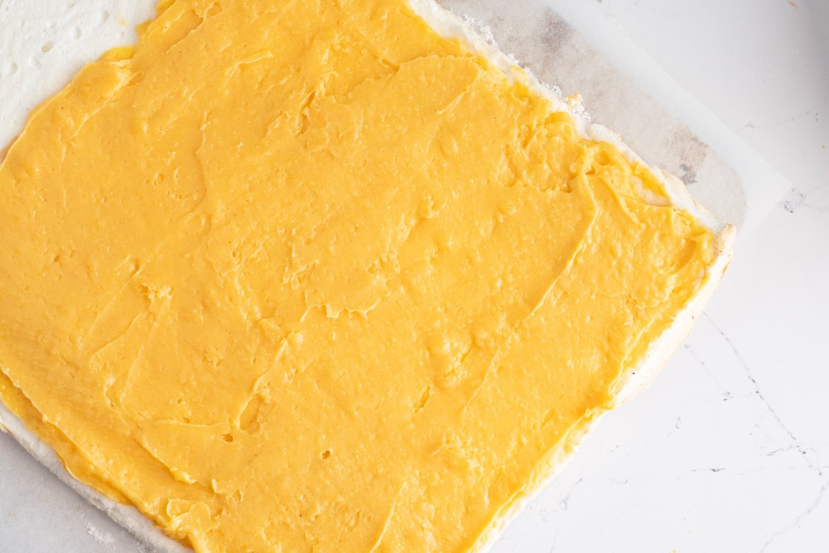 Extendemos la crema del brazo de Mercedes