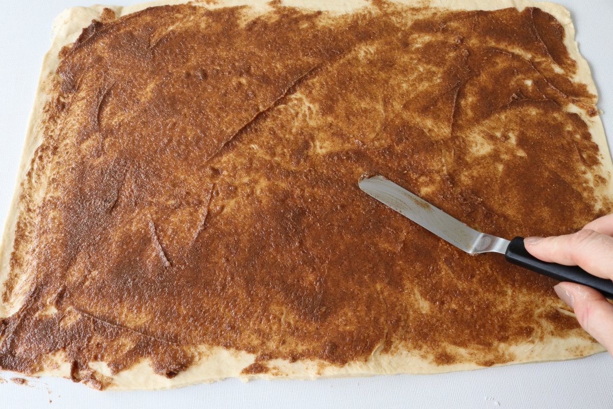 Extender el relleno de los cinnamon rolls