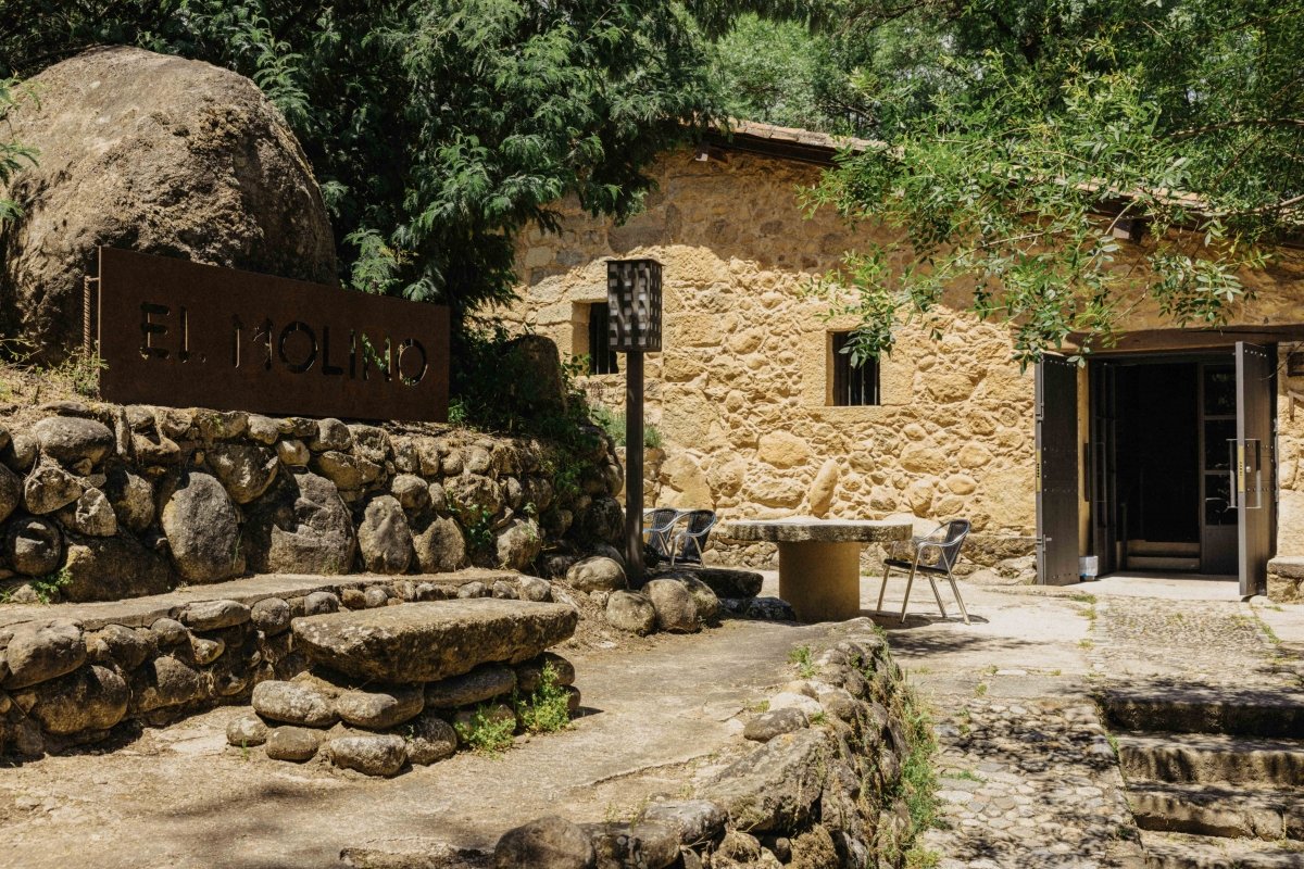 Exterior del restaurante El Molino en Madrigal de la Vera