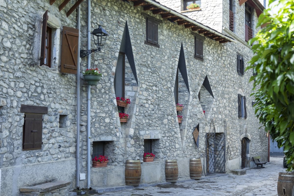 Fachada exterior del restaurante aragonés Ansils