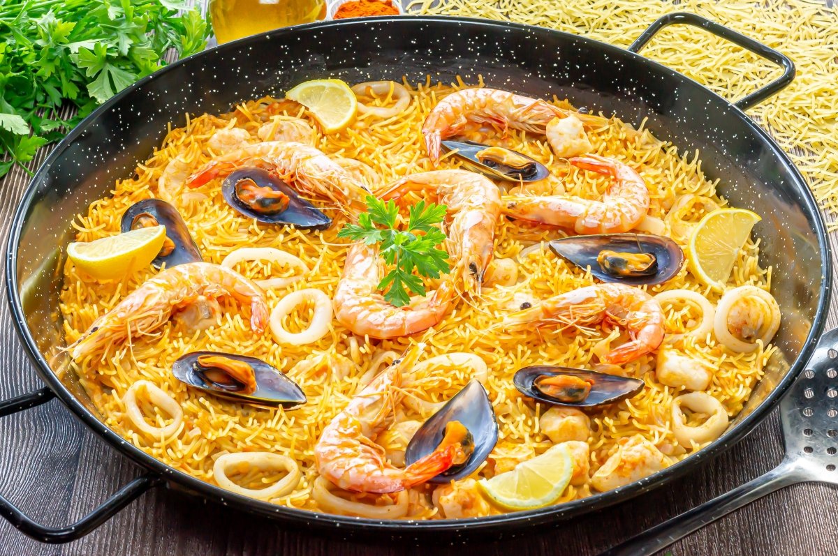 Paella De Marisco Con Pasta Traditional Spanish Fideua A Noodle