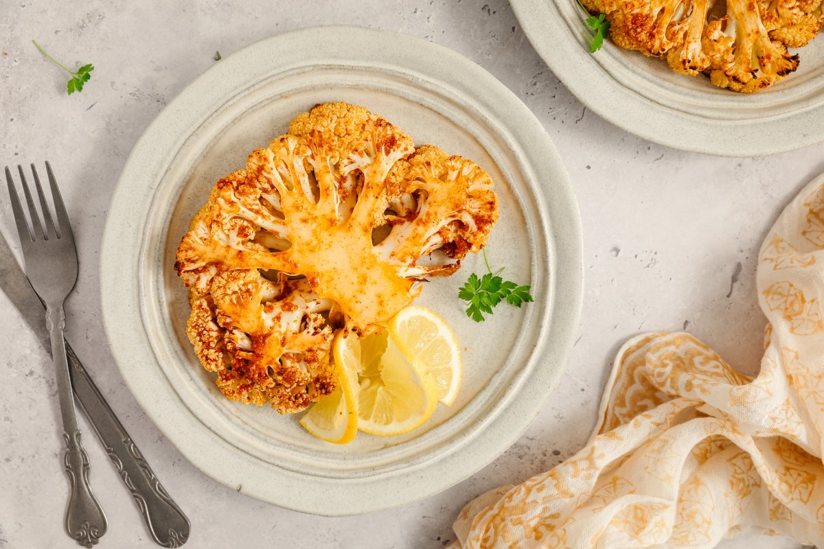 Filetes de coliflor servidos