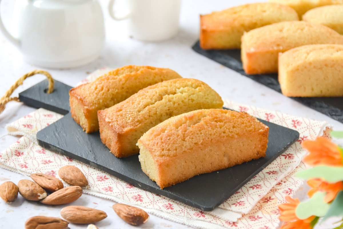 Financiers listos para comer