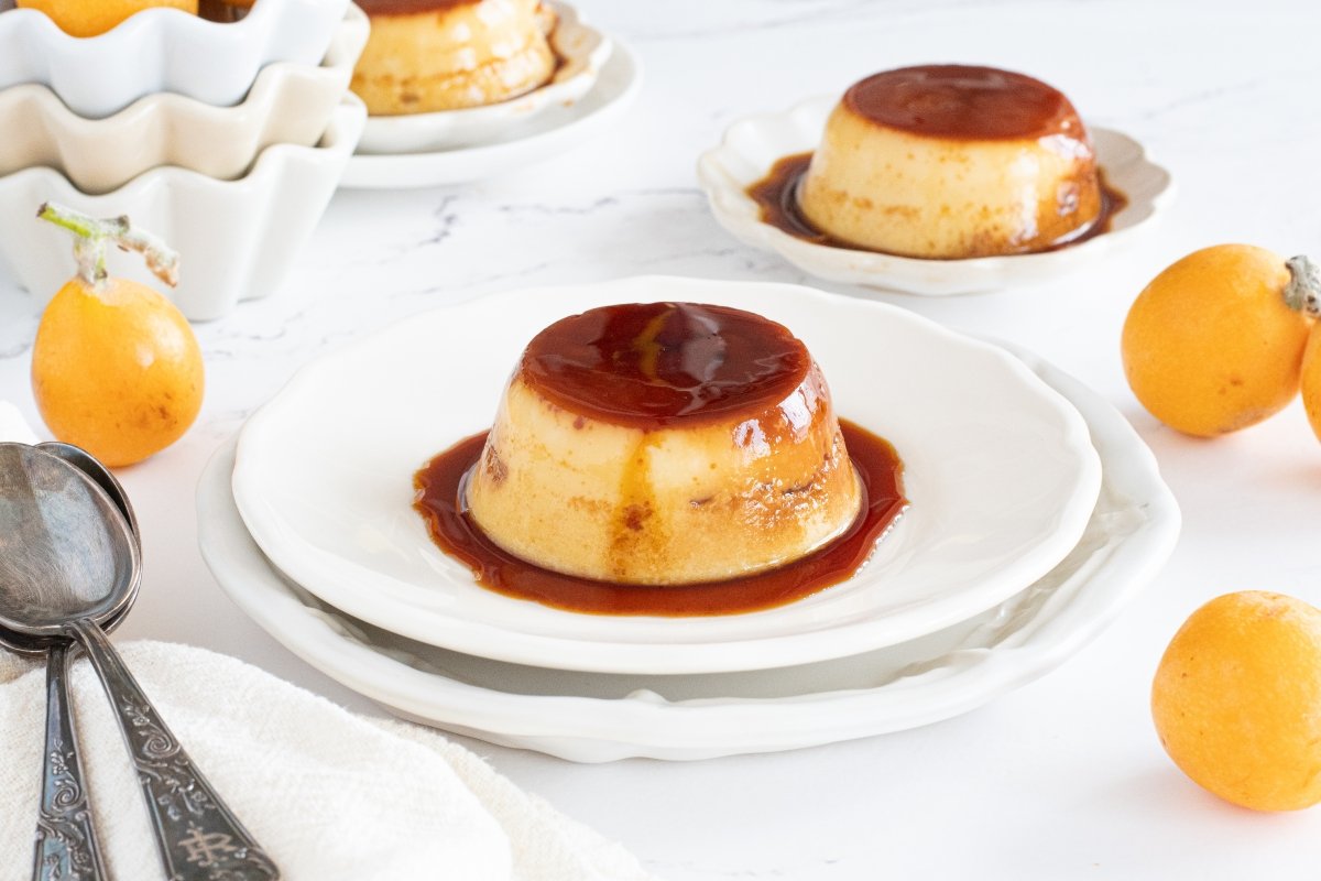 Flan de nísperos