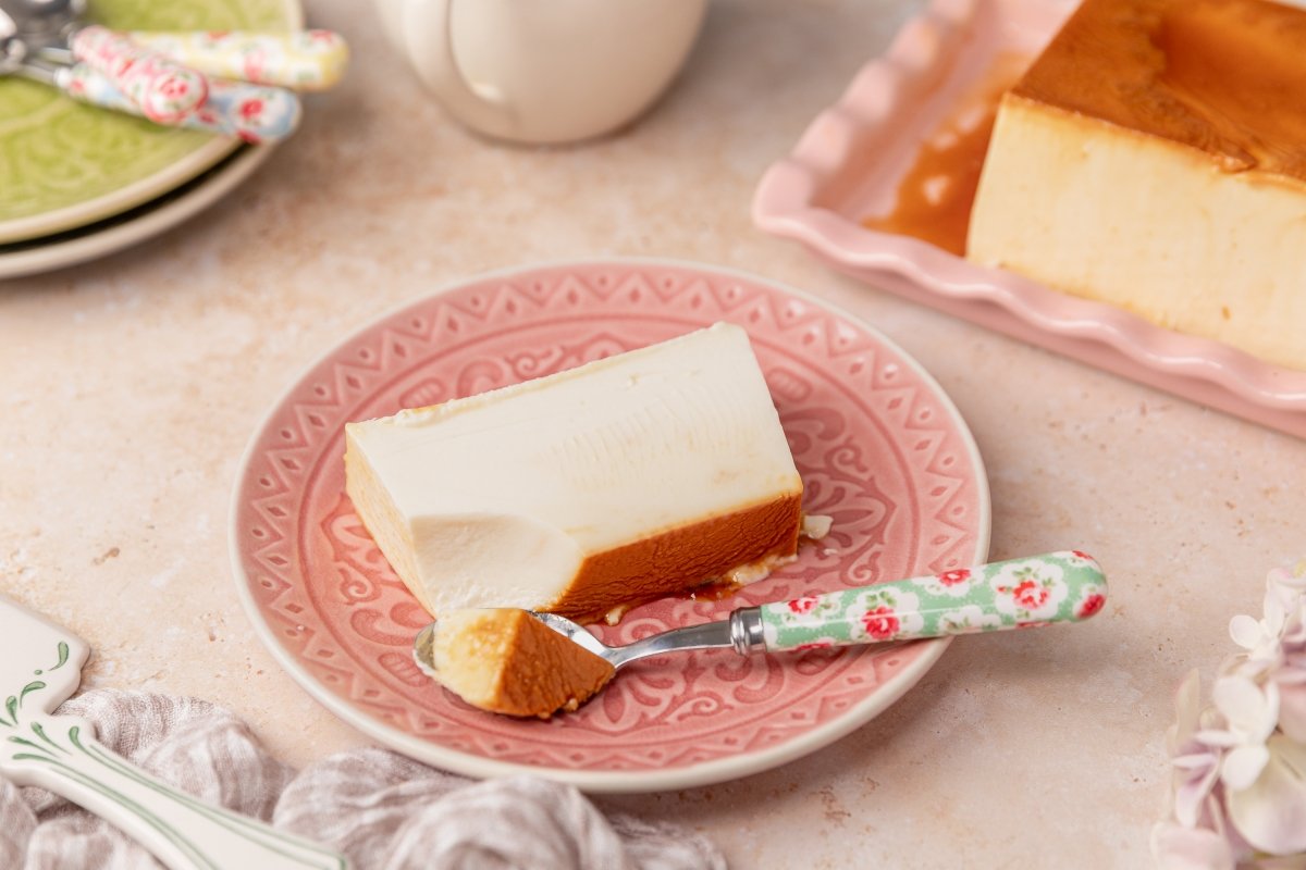 Flan de queso en Thermomix cortado