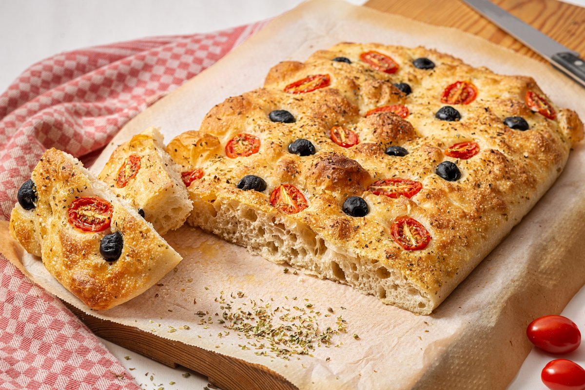focaccia on the plate