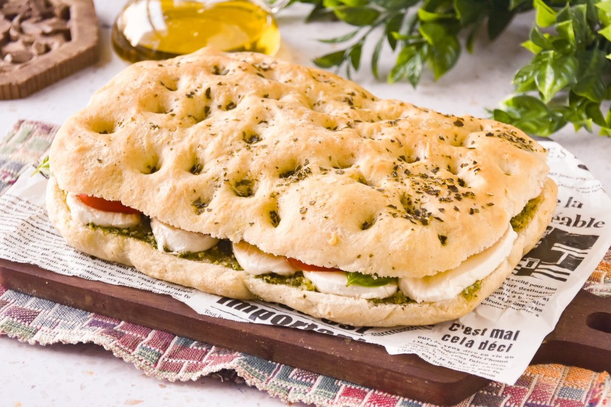 Focaccia rellena lista para comer