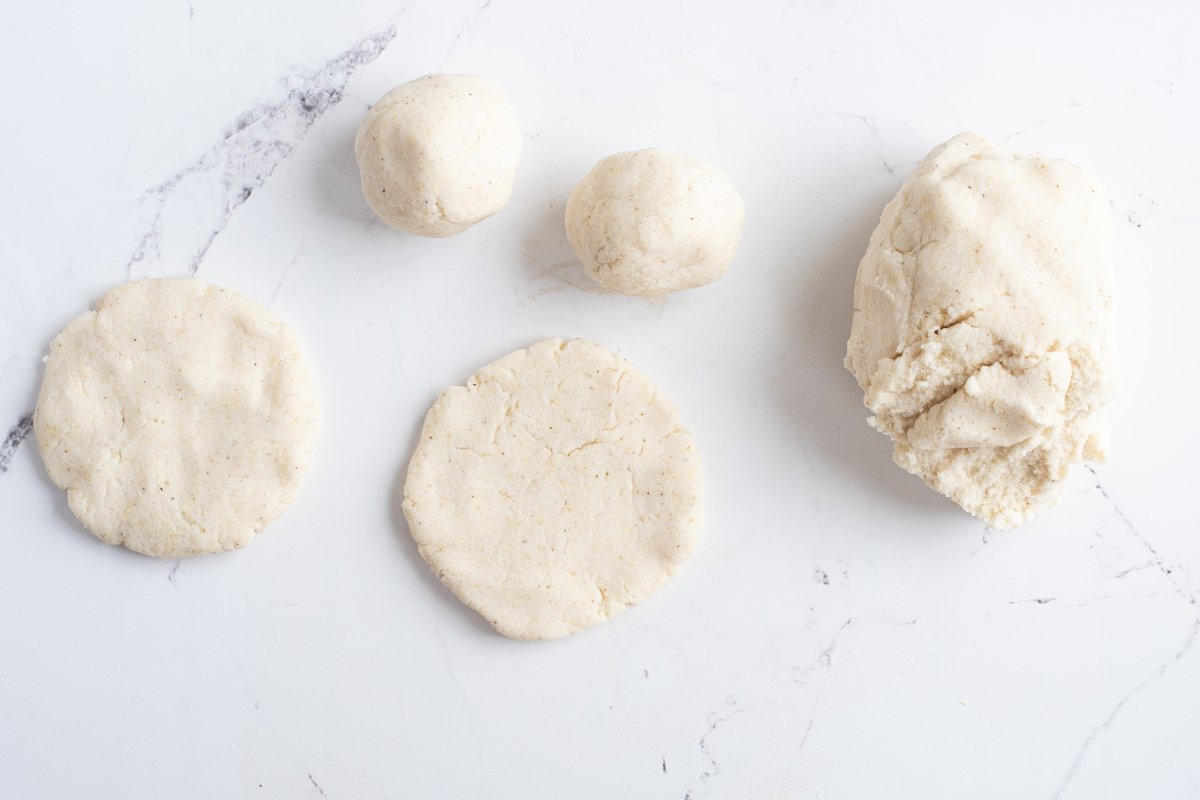 Formamos la arepa reina pepiada
