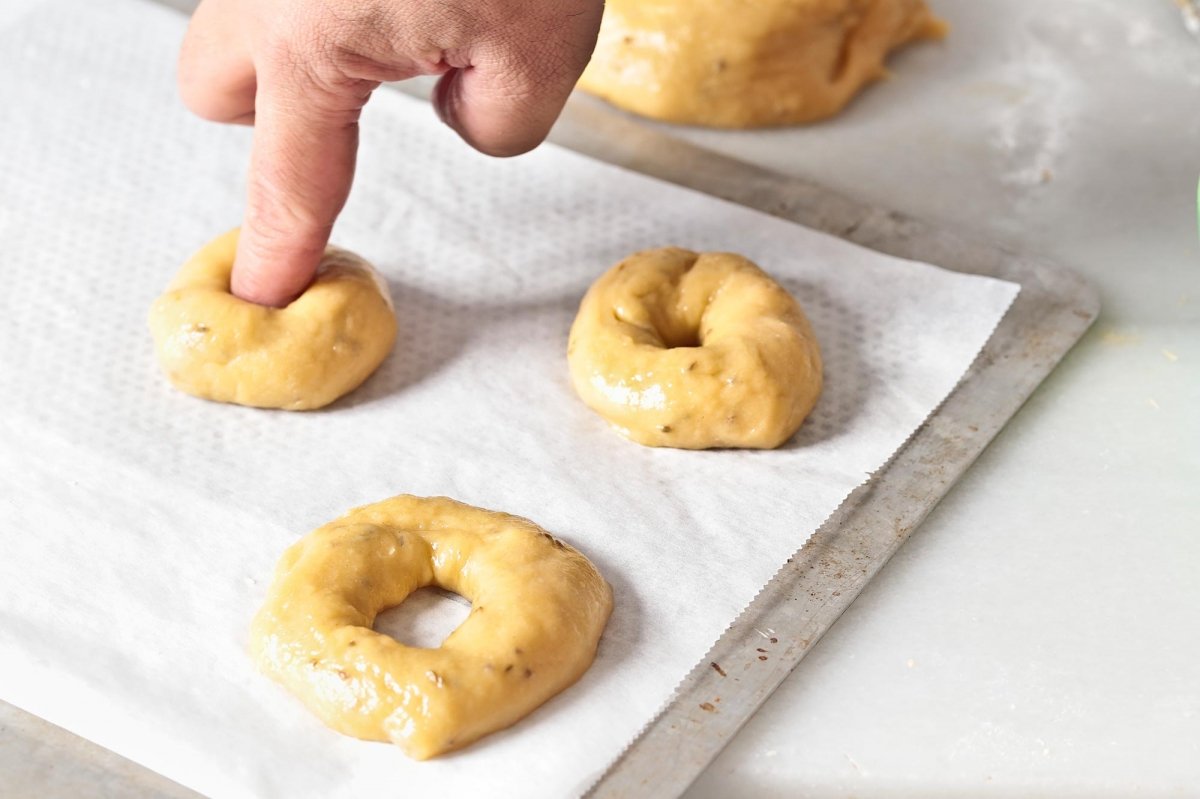 Formamos las rosquillas con las manos