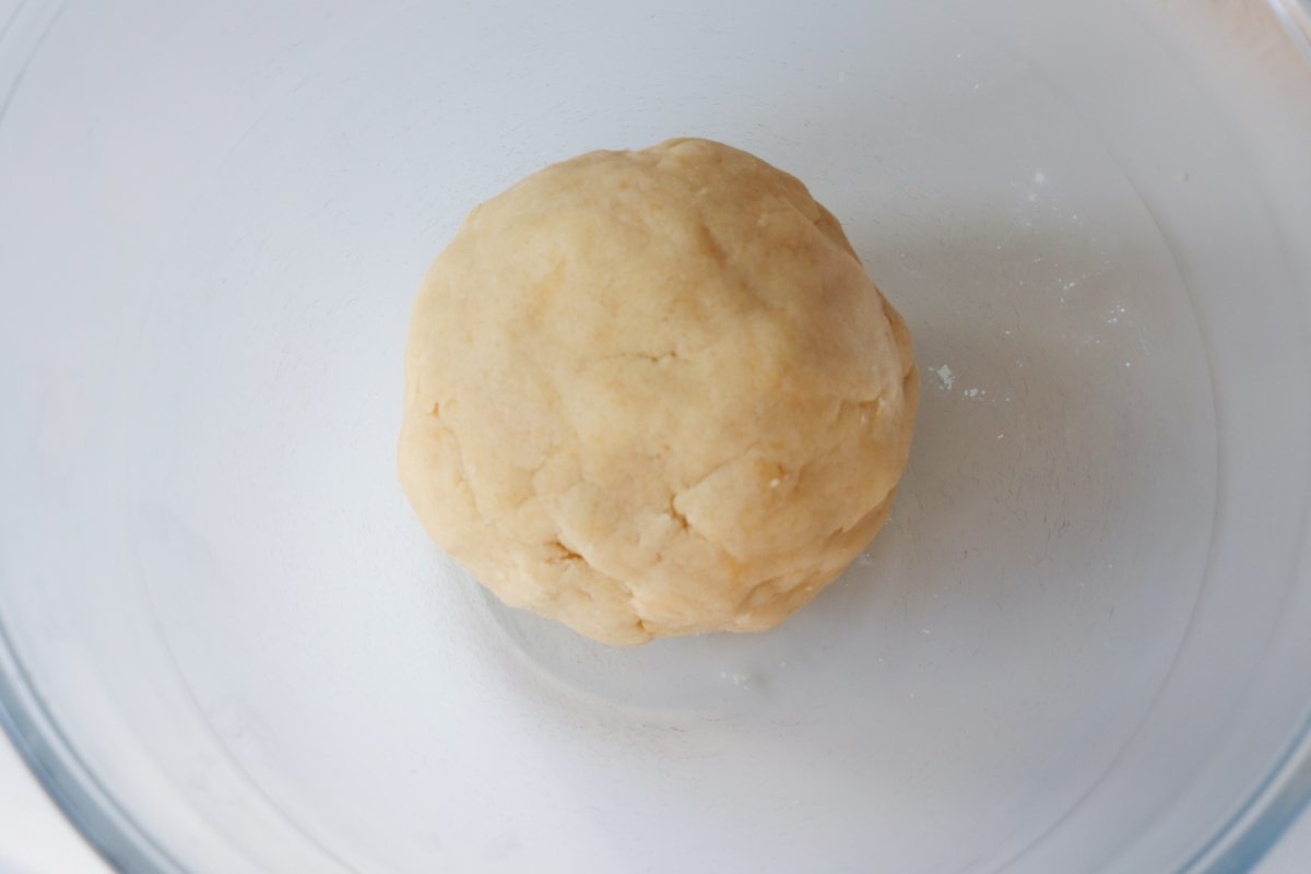 Ball shape of Apricot Tatin tart