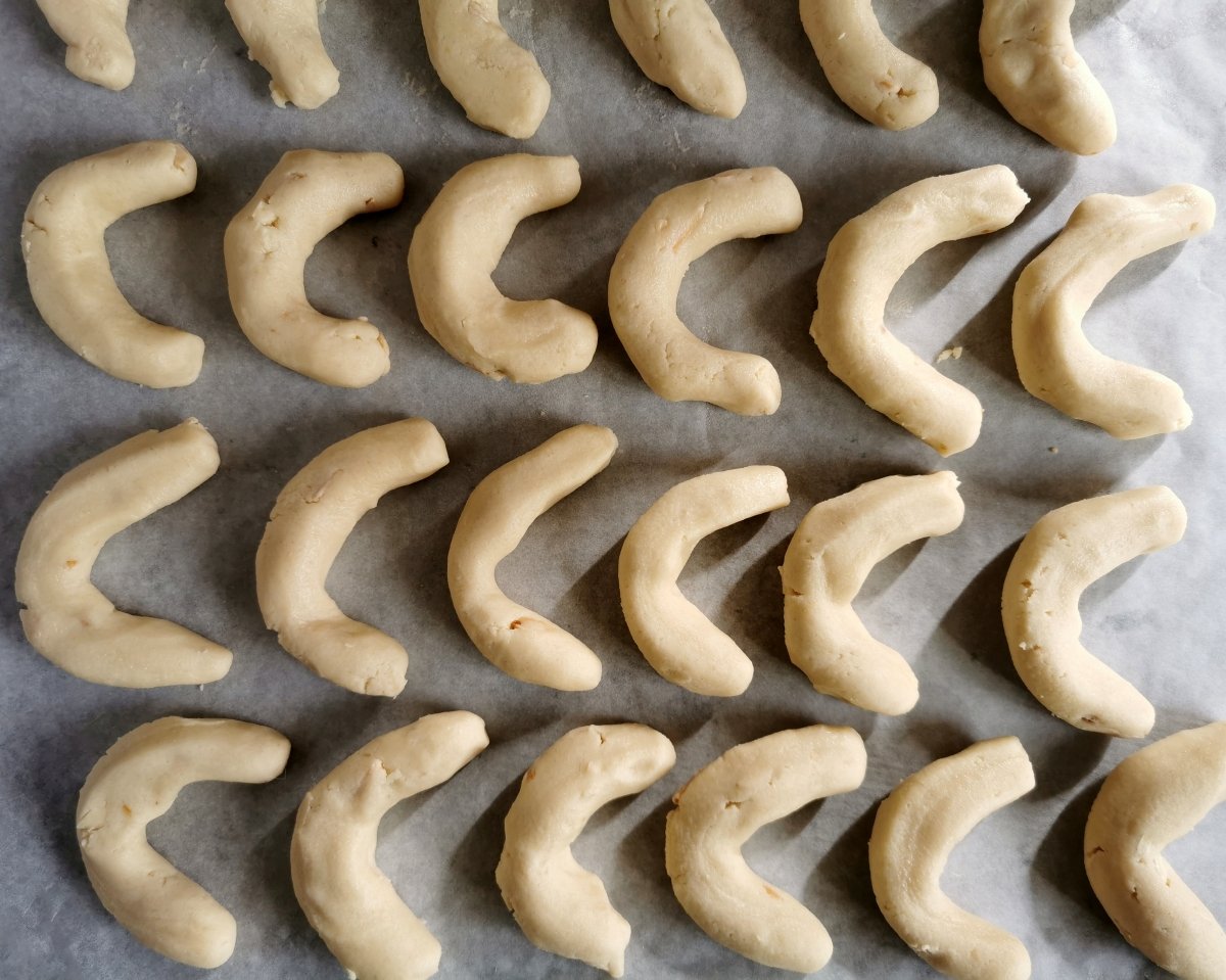 Form the cookies: take a small portion of dough, first make a ball and then a strip