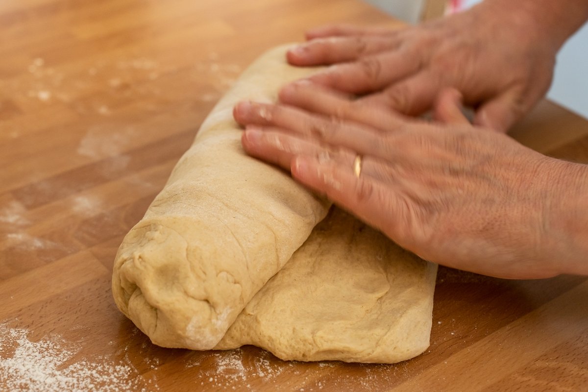 Form roll of muffin dough