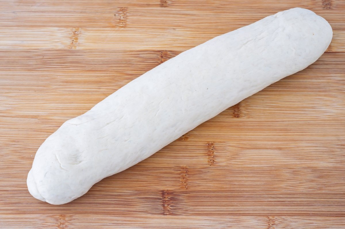 Formar un rulo con la masa de los baozi