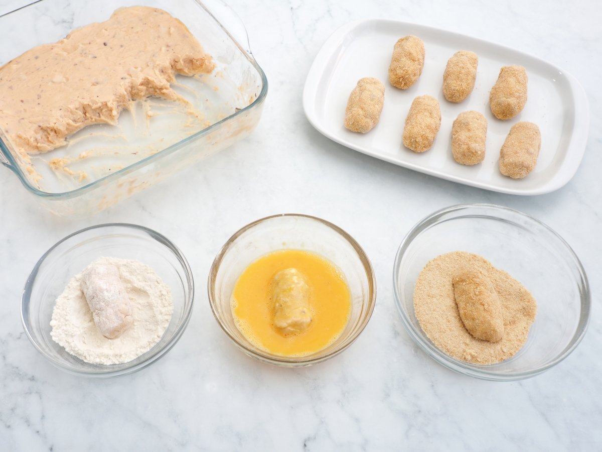 Formar y empanar las croquetas