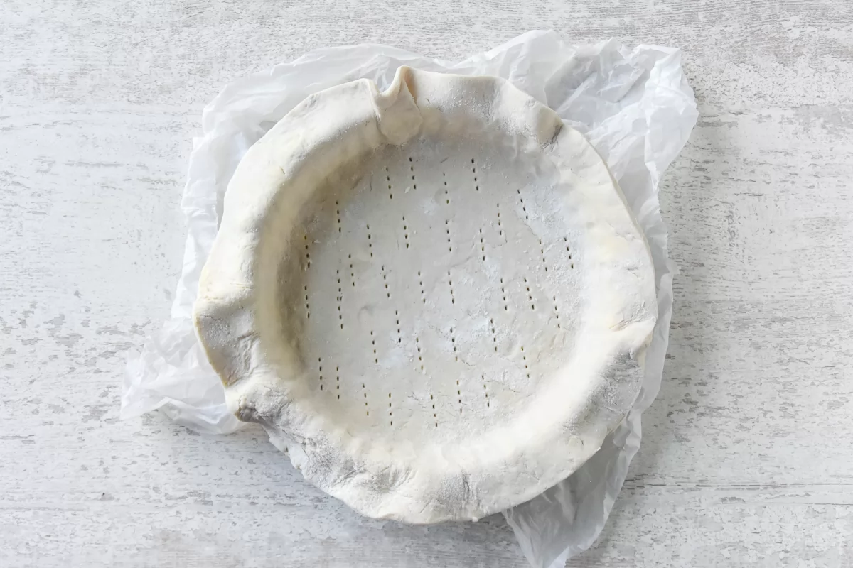 Aprende a preparar una irresistible quiche de bacon y queso que le gusta a niños y mayores 68 Merca2.es 3. Preparar la base de masa