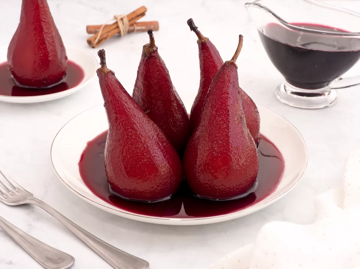 Foto final de las peras al vino